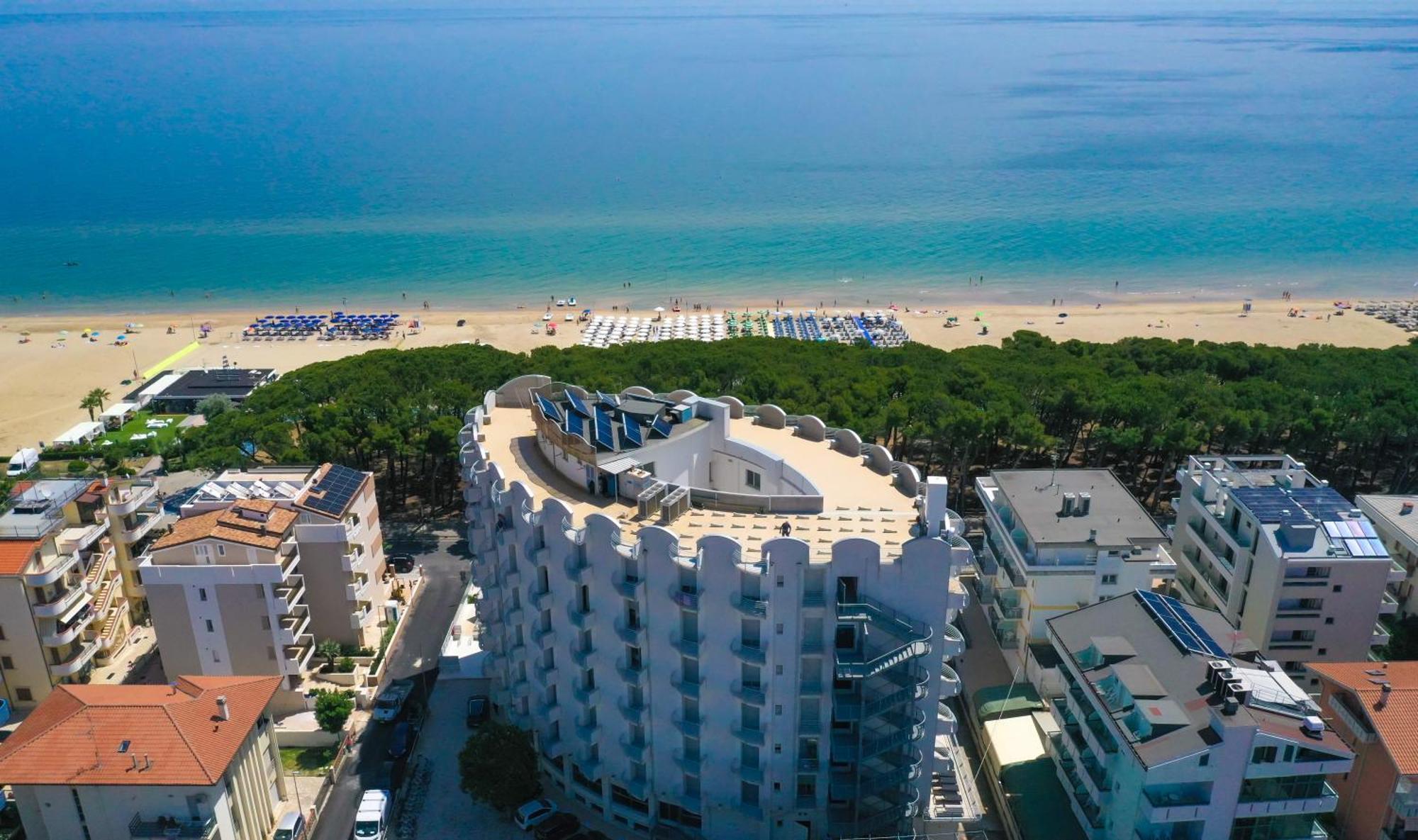 Hotel Lido Alba Adriatica Exterior foto